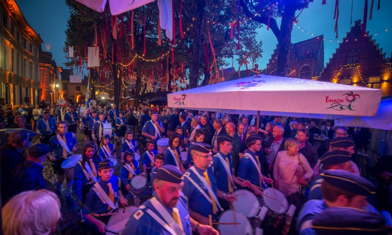 Brugse Zot feest Walplein Brugge